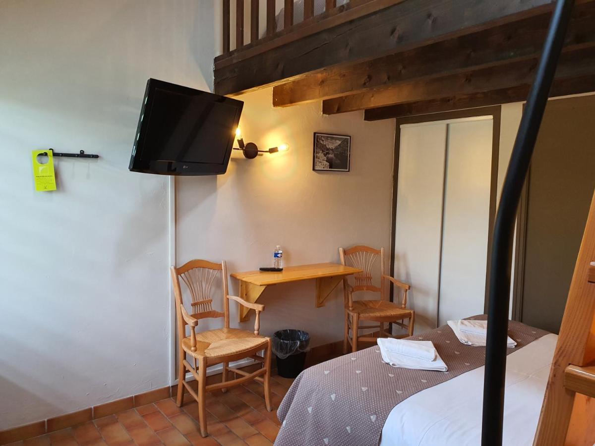 Logis Hotel Restaurant L'Escarbille Saint-Martin-dʼArdèche المظهر الخارجي الصورة