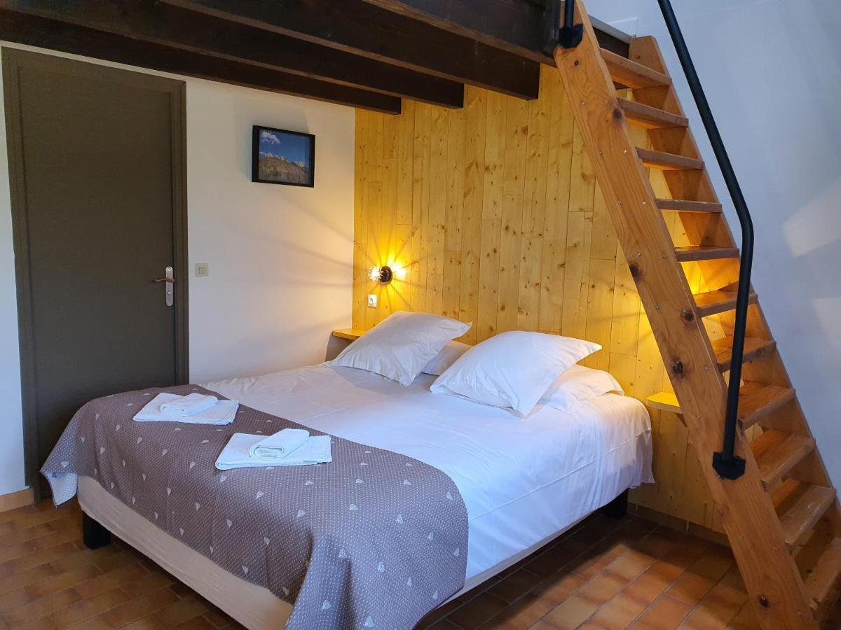 Logis Hotel Restaurant L'Escarbille Saint-Martin-dʼArdèche المظهر الخارجي الصورة