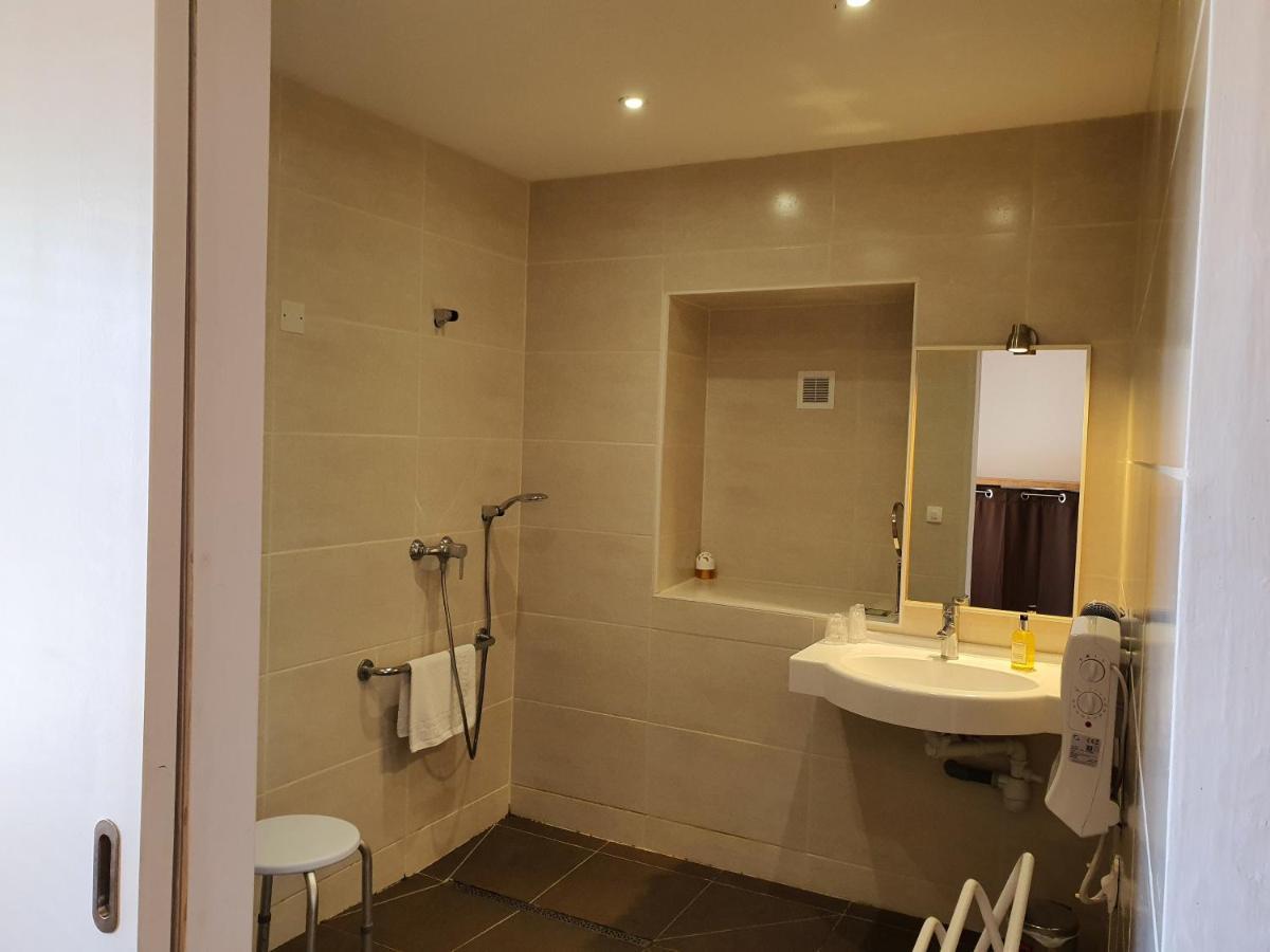 Logis Hotel Restaurant L'Escarbille Saint-Martin-dʼArdèche المظهر الخارجي الصورة